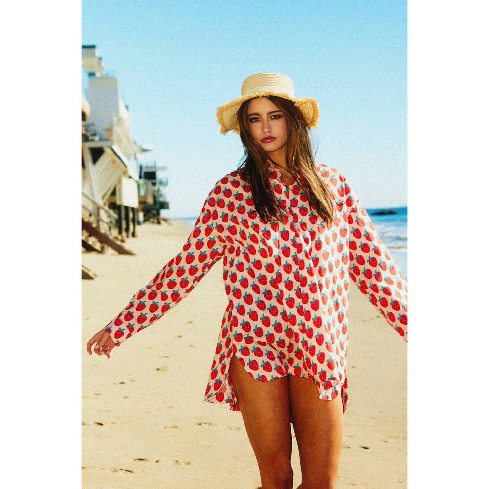 NEW BUCKETLIST oversized shirt dress in strawberry print - Picture 5 of 8